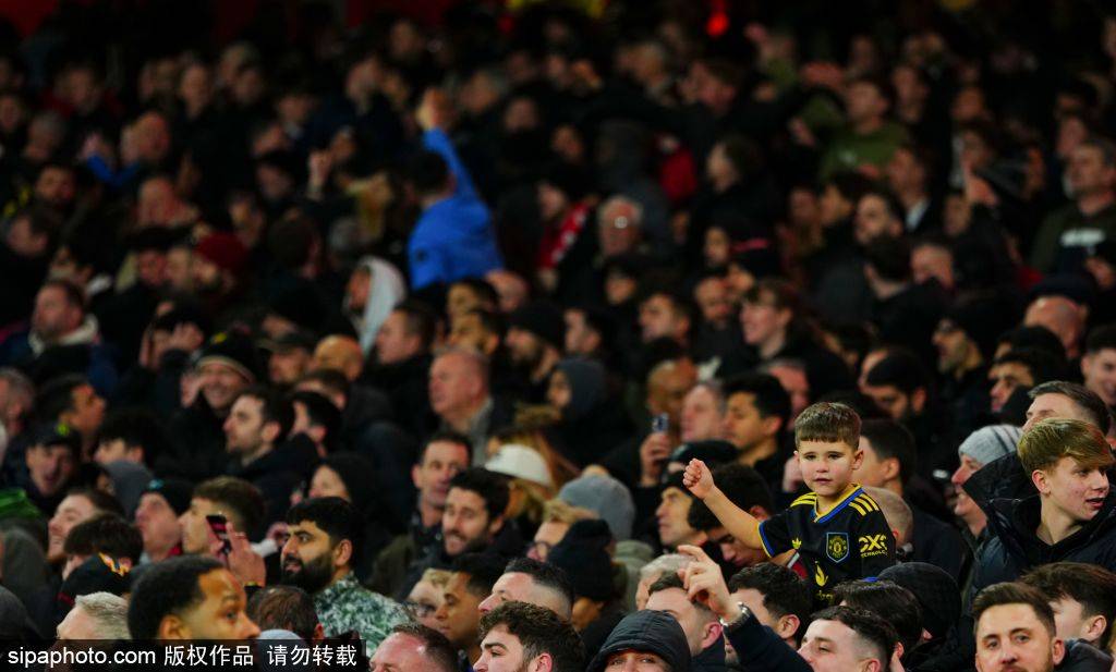 阿森纳1-0领先！苏维门迪远射贴地斩，皮球击中门柱内侧入网！